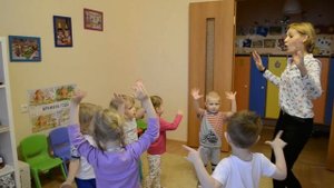 Железнова Е." Все на ножки становитесь"