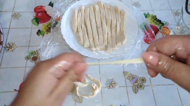 КАК СДЕЛАТЬ ЛАПШУ ДЛЯ ЛАГМАНА .НА КУХНЕ У ЦЫГАНОЧКИ. смотреть онлайн