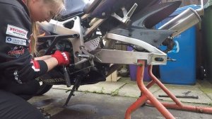 RK chain and sprockets change on CBR 900RR Fireblade
