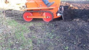 МиниБульдозер по чернозему. Нumus plowing with a minidozer