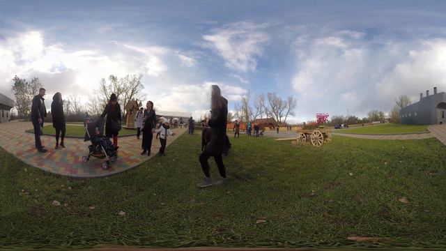 Девушка и Пони. Панорамное видео (360˚). смотреть онлайн