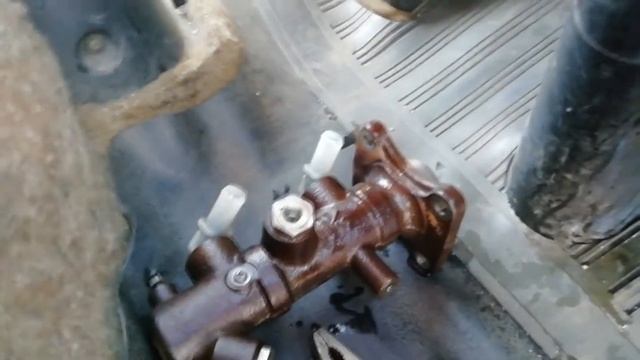 замена главного тормозного цилиндра на Мазда Титан смотреть онлайн