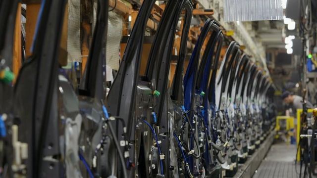 From the Floor of the Dearborn Truck Plant | Love on the Line | Ford смотреть онлайн