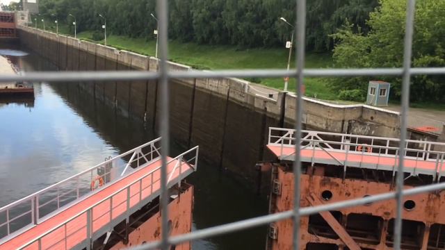 Шлюзы канала им. Москвы смотреть онлайн