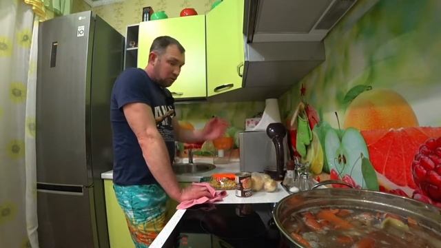 МУЖИК МОЕТ ПОЛЫ| ЧТО НА УЖИН|ЧЕМ ЗАНИМАЕТСЯ ЖЕНА| смотреть онлайн