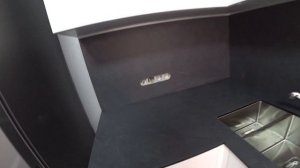 Столешница Компакт-плита Egger Белая кухня из МДФ крашеного обзор. Фурнитура BLUM. Дизайн кухни Иде