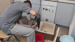 Сверление отверстия под смеситель в каменной мойке DR.GANS