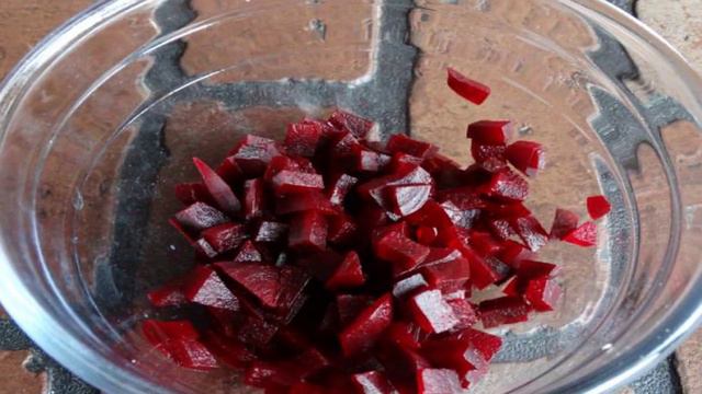 Салат с отварным сердцем и свеклой