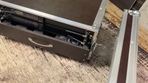 Рэковый кейс 4u с выдвежным ящиком для микрофонов.