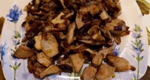 Грибная кухня. Жарю грибное ассорти и впервые пробую вешенку покрытую.