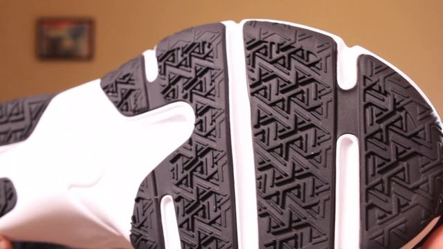 Tênis Nike - LEGEND ESSENTIAL 2 смотреть онлайн