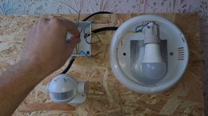 Как Подключить Датчик Движения в Распределительной Коробке?
