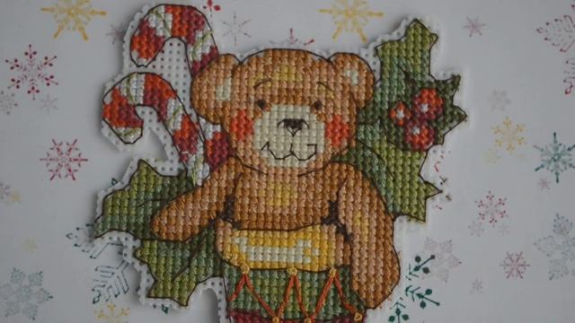 5/12. Мишка в сапожке. Вышитая елочная игрушка по дизайну Dimensios. Вышивка крестом. смотреть онлайн