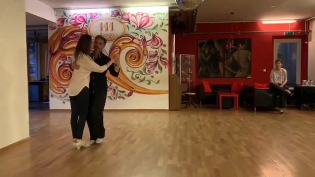 TANGO CLASS Int 3 sacadas by Gonzalo and  Mariel