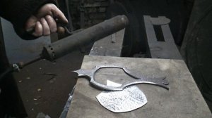 Горячая ковка металла. Элемент для кованого изделия.