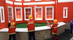 ДЕТИ ТУШАТ ПОЖАР