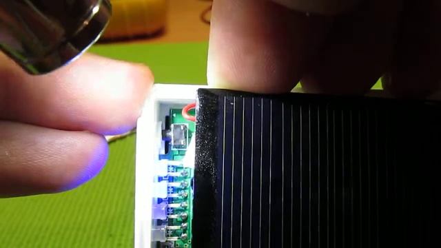 PowerBank с солнечной панелью. Разбираем повербанк с солнечной батареей.