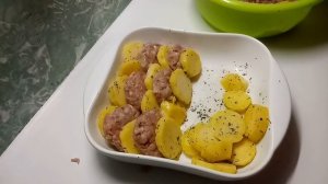 Простой но Очень Вкусный и Сытный Ужин из Нежнейших Котлет и Картошечкой. Пальчики ОБЛИЖЕШЬ!