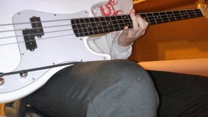 ROCKDALE Stars PB Bass White Bass Guitar Testing by a beginner
