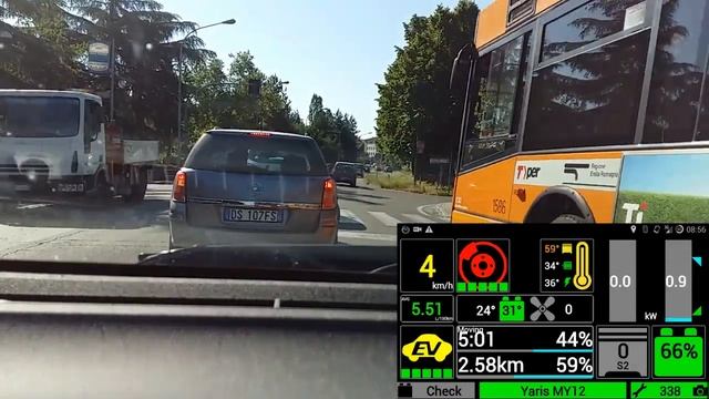 Guida ibrida - Toyota Yaris - Bologna 1