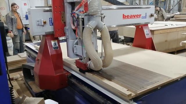 Раскрой ЛДСП, МДФ, фанеры, присадка и кромление в Москве смотреть онлайн