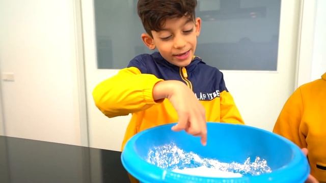 Джейсон готовит сладкие кексы на кухне для детей смотреть онлайн