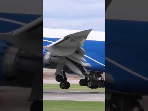 Boeing 747 close up view landing in Moscow. Realtime sound. My avia #shorts