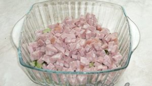 Окрошка на квасе со сметаной