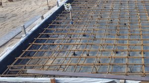 плитный фундамент ,2 ряд арматуры связан 10,08,24