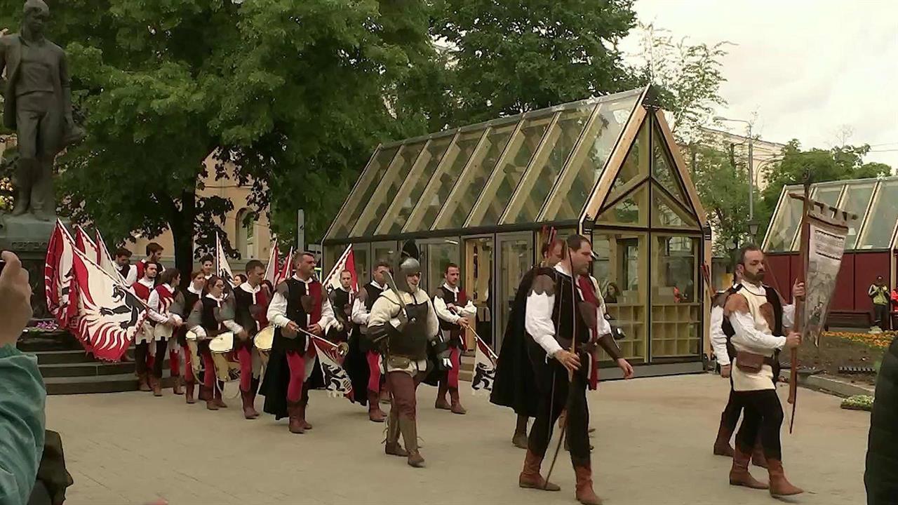Фестиваль исторических реконструкций "Времена и эпохи" проходит в Москве