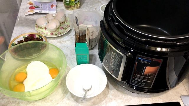 Пирог в мультиварке. Вкусный пирог с изюмом.