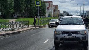 В Югре под колёса машин попали дети