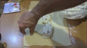 Слойки с творогом из слоеного теста