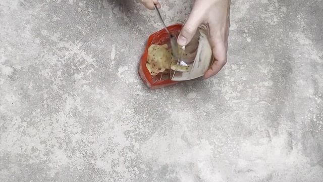 КАК ПРИГОТОВИТЬ САЛАТ С ГРЕНКАМИ? С жареной курицей и помидорами, очень вкусный и сытный смотреть онлайн