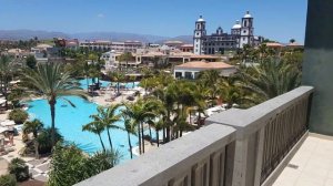 Прекрасный вид на океан из окна