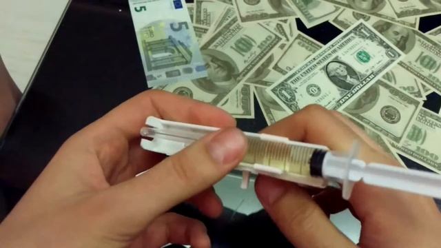 Укол с помощью Шприца пистолета Калашникова смотреть онлайн