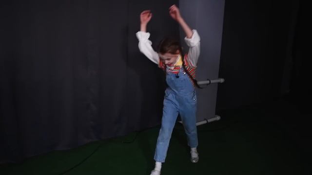 ЕСЛИ УВИДИШЬ МАМА.EXE vs БАБКА ГРЭННИ под СВОЕЙ КРОВАТЬЮ, срочно ЗВОНИ НАМ! смотреть онлайн