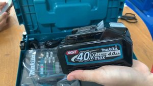 MAKITA XGT BATTERY KIT WITH 2 X 40V 4AH BL4040 BATTERIES
