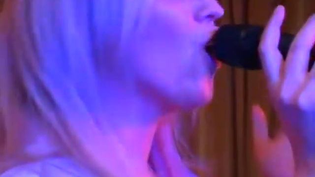Певица на праздник - Parole, parole (cover by Dalida)