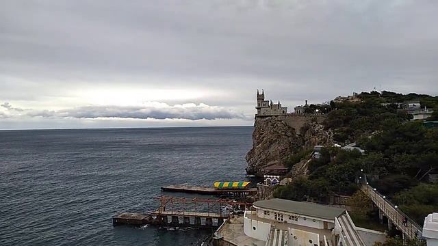 Вид рядом с Ласточкиным гнездом смотреть онлайн