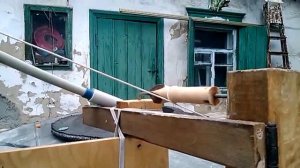 Старинный токарный станок с лучковым приводом