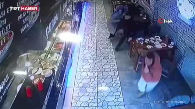 Кадры с камер видеонаблюдения в Турции при землетрясении магнитудой 4,7