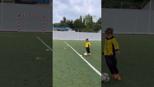 Ведение. Урок 3. Ведение с изменением направления смотреть онлайн