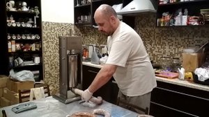 Сыровяленая колбаса, набивка, вяление и способ хранения. №4.