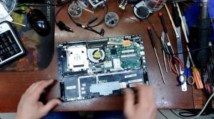 Обзор-разборка ноутбука Toshiba U840. Как разобрать и что внутри.