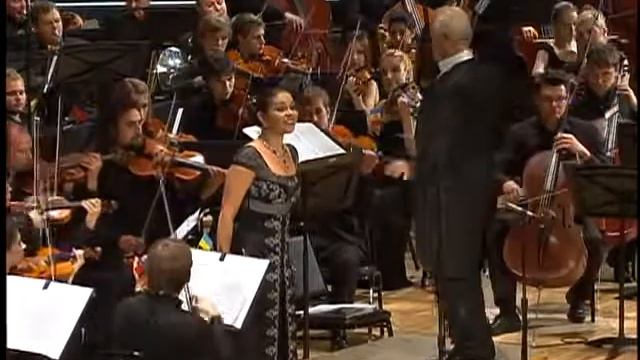 Alina Yarovaya - Il bacio