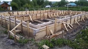 КАК ПОСТРОИТЬ ДОМ из ГАЗОБЕТОНА? Фундамент Свайно ленточный фундамент Свайно -Ростверковый фундамен