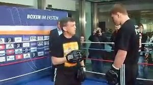 Alexander Povetkin's oficial training in Berlin 9.03.2010 Axel-Springer Passage