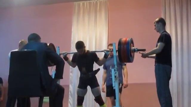 ПрисІдання 220 кг/squat 485 lbs(b.w. 145 lbs) смотреть онлайн