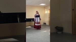 "Как у нас на синем, на море"  - исполняет Вероника Однобурцева